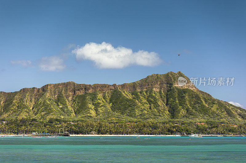 火奴鲁鲁的怀基基海滩和钻石角火山口