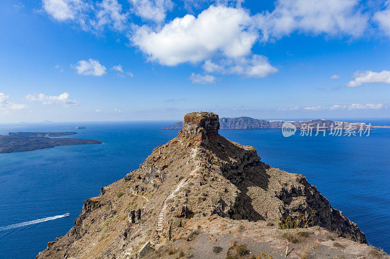 圣托里尼岛火山口景观skaros岩石，cyclades，希腊