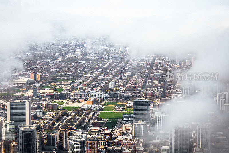 透过云层看城市-芝加哥