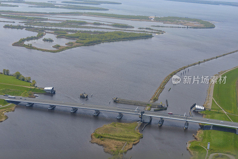 拉姆斯波尔布里奇和风暴屏障与IJssel三角洲的背景