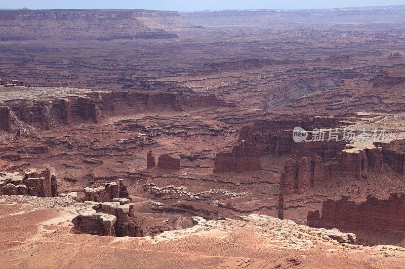 格林河在犹他州峡谷地国家公园的天空俯瞰岛屿