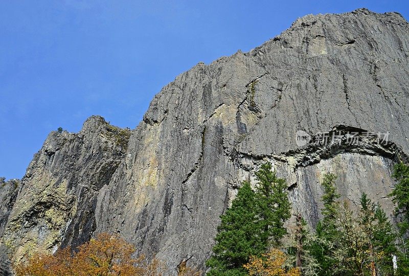 狼岩古安山岩