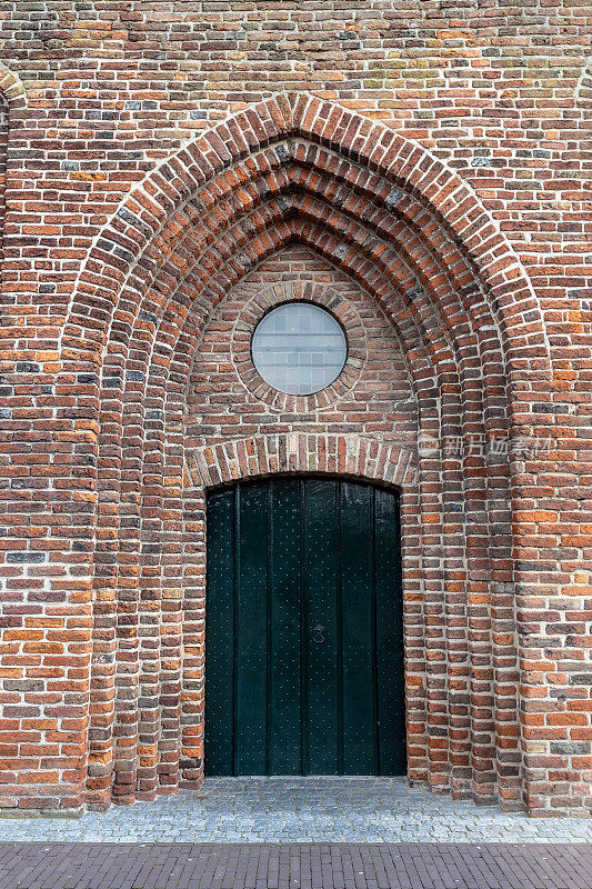 位于荷兰巴内维尔德市中心的古老教堂