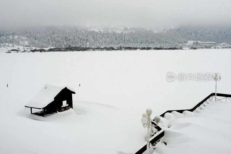 雪-冬天的背景。