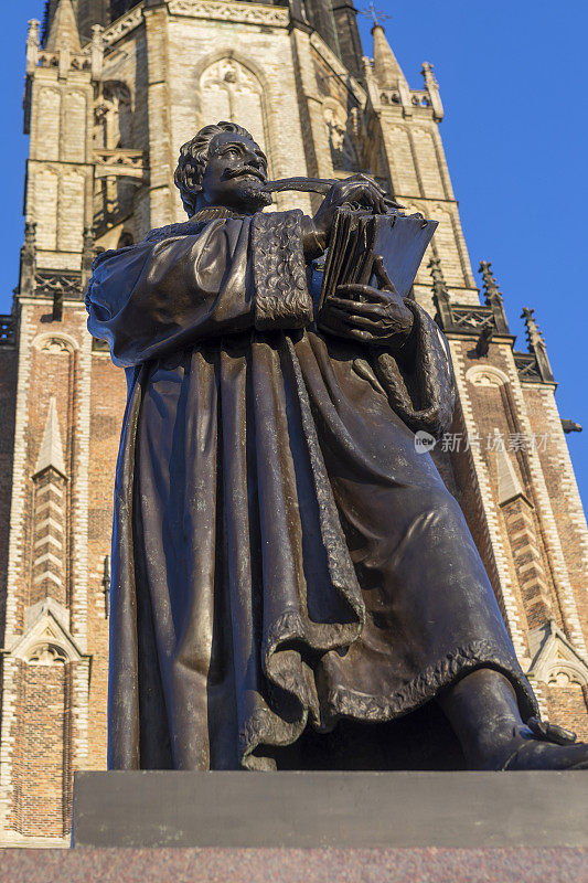 荷兰律师和政治家雨果·格劳秀斯的雕像