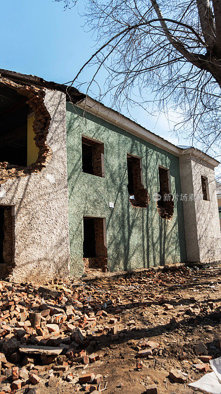 拆迁的房子,地震。废墟建筑，自然灾害的概念。