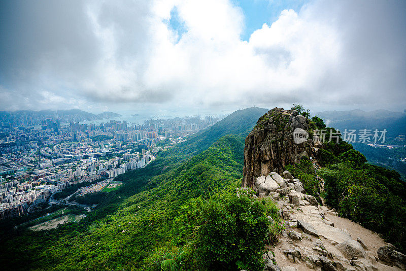 香港狮子山悬崖山顶山上或山上的石头