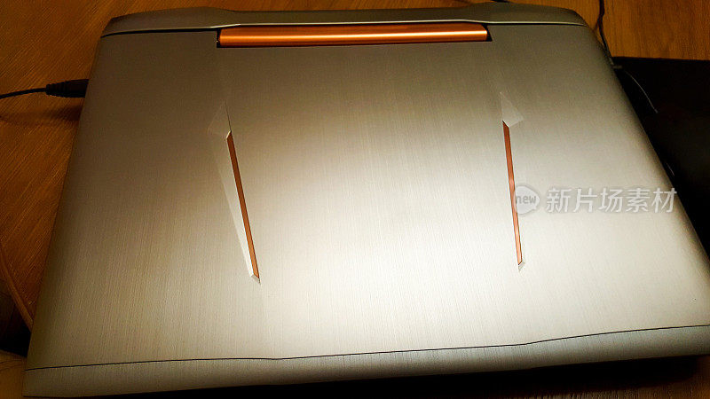 现代笔记本电脑