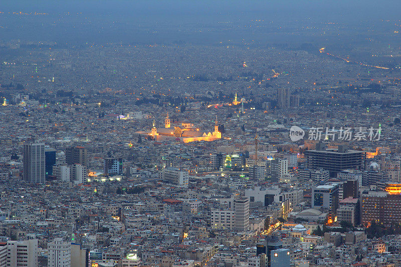 大马士革和倭马亚清真寺的夜景