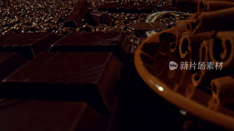 肉桂棒的成分。黑巧克力棒和咖啡豆