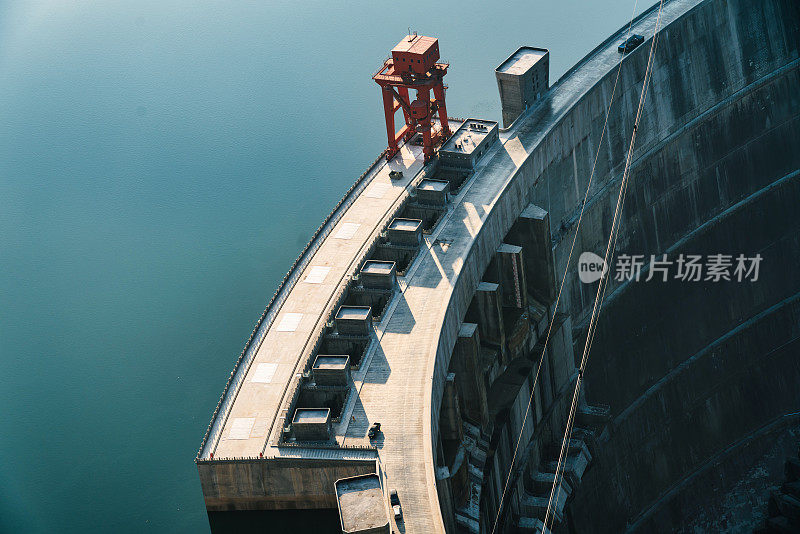 白鹤滩水电站，中国。