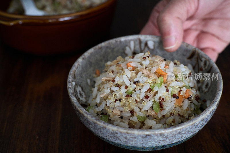 中国炒藜麦饭