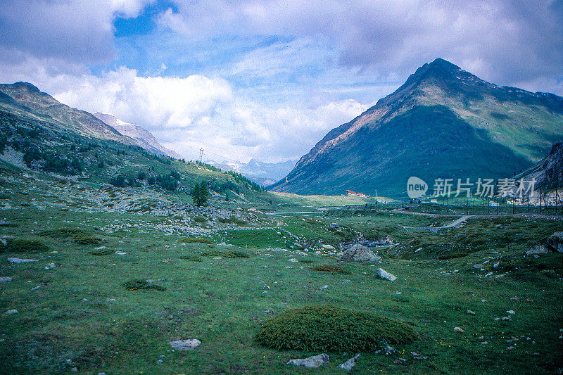 1989年的旧正片扫描，火车上的风景在伯尔尼纳山口，瑞士