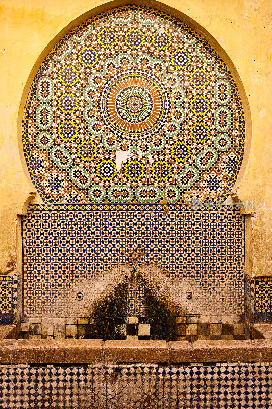 摩洛哥非斯的室外摩洛哥饮水机