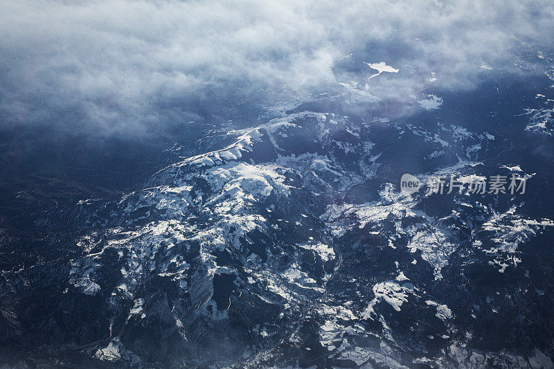 雪山的鸟瞰图