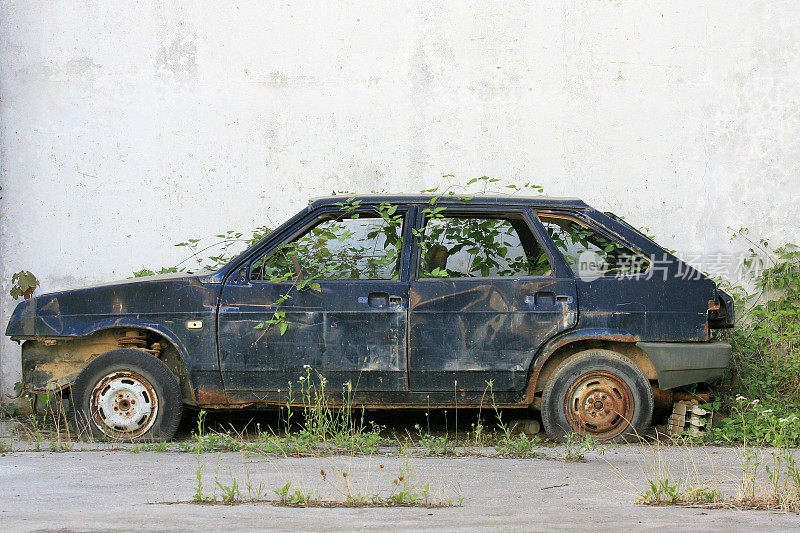 废弃的旧汽车