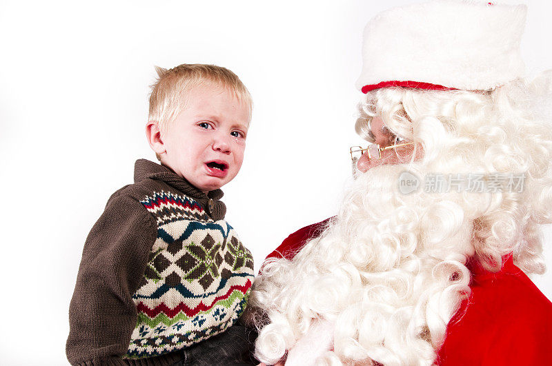 心烦意乱的小男孩和圣诞老人