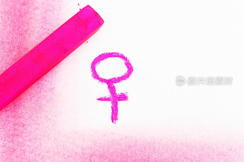 粉色粉彩素描的国际女性符号上的白色
