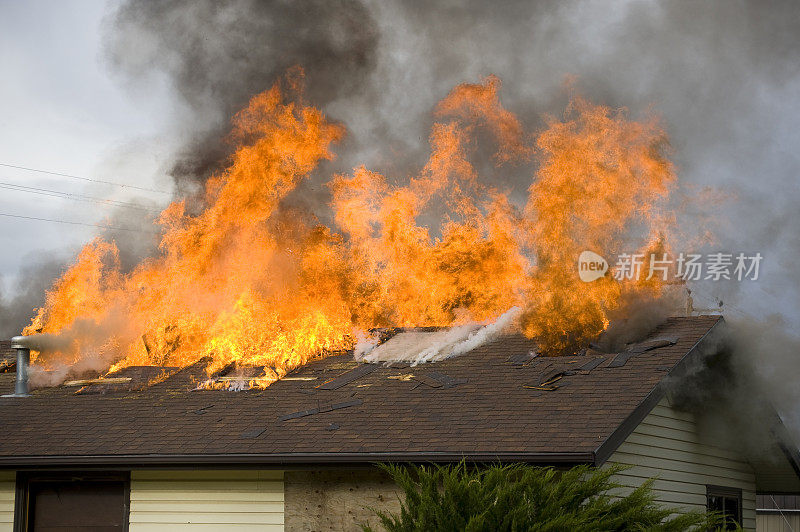 屋顶着火了