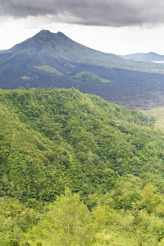 火山风暴