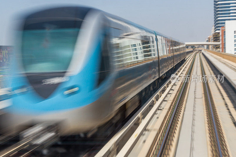 迪拜地铁快速移动列车