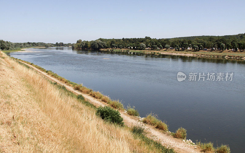 法国乡村的卢瓦尔河