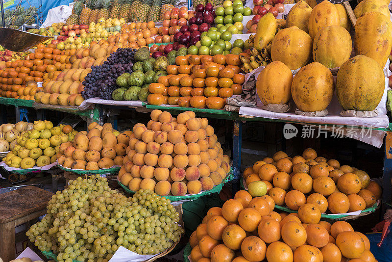 秘鲁市场上的异国水果