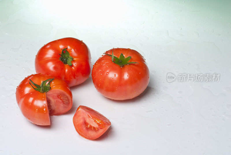 新鲜tomatos