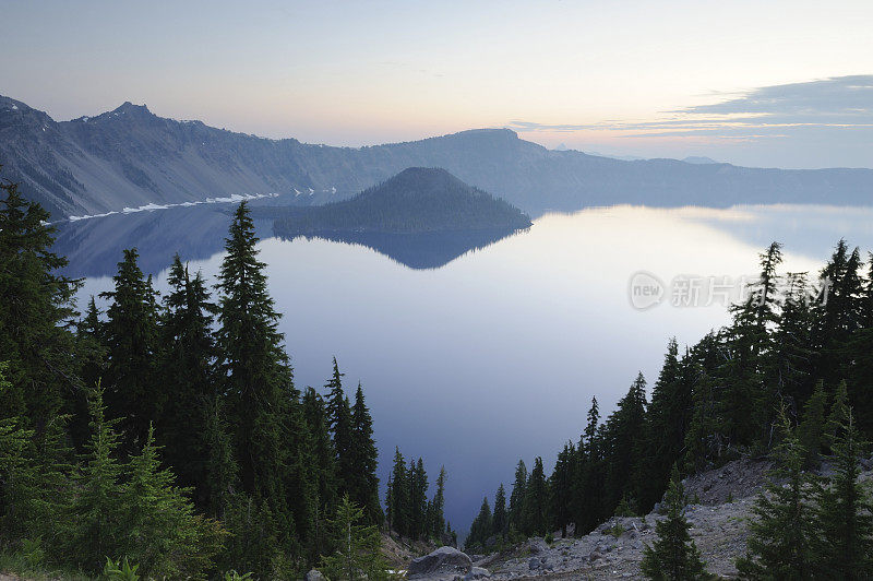 黎明火山口湖