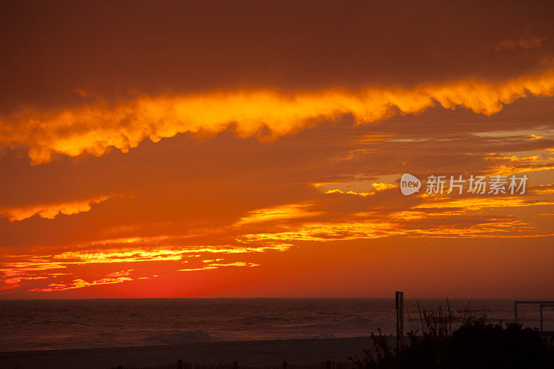 海上火热的日落