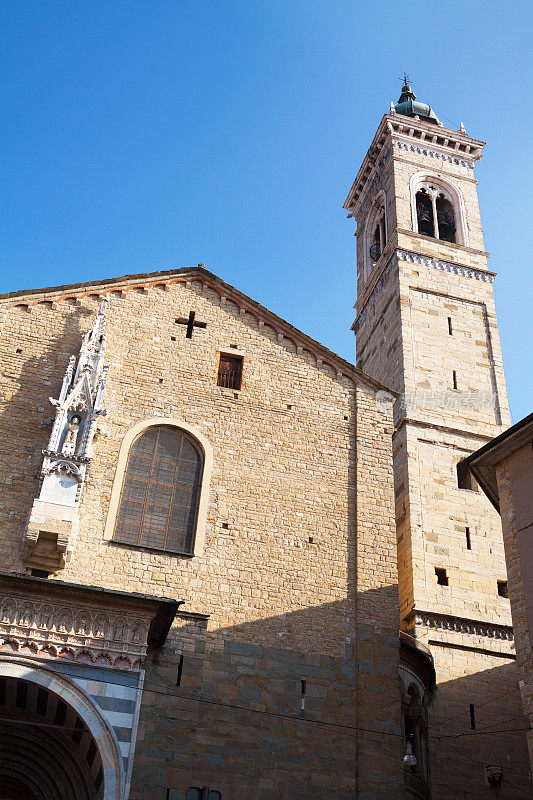 圣玛丽亚马乔里大教堂的侧视图