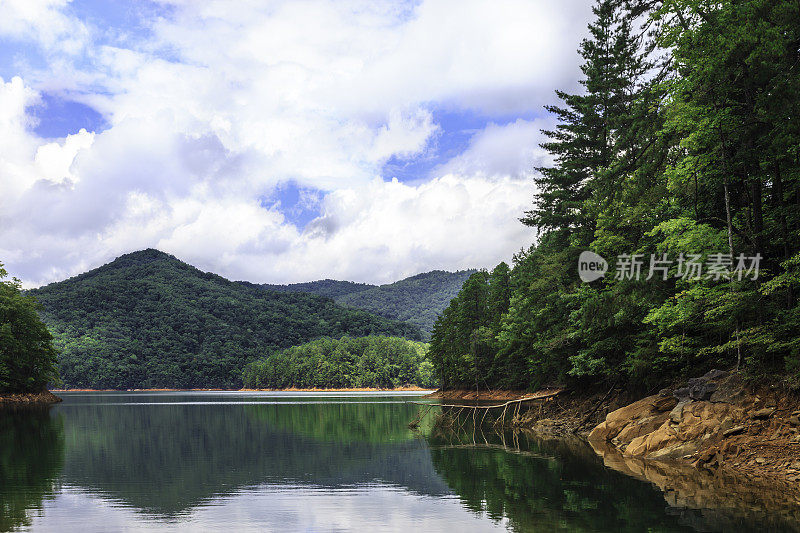 山湖-大烟山国家公园