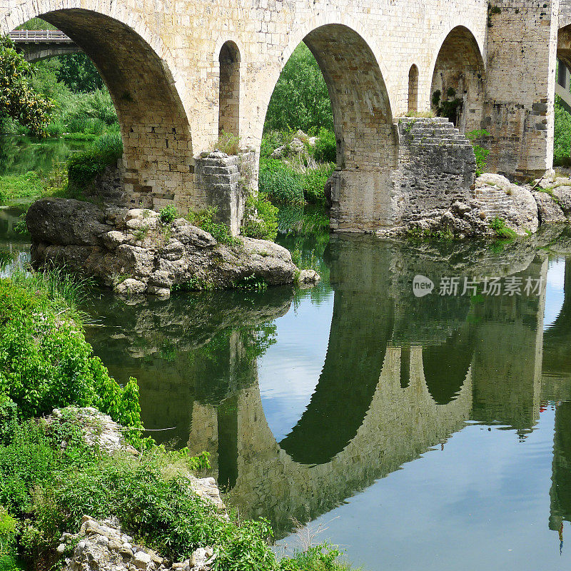 桥在Besalu