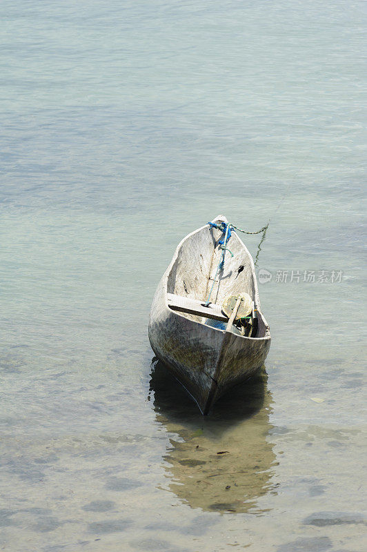 坦桑尼亚达累斯萨拉姆的一艘木船