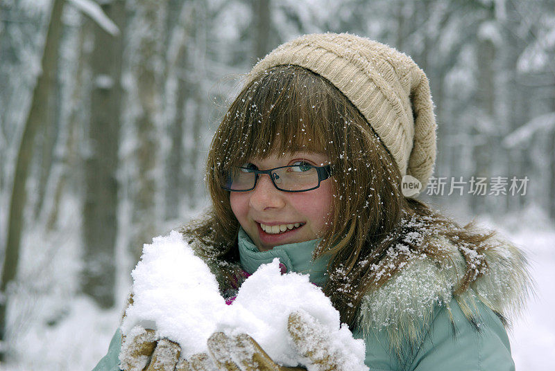 女孩雪