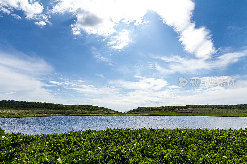 雨竜沼湿原と残雪の暑寒別岳