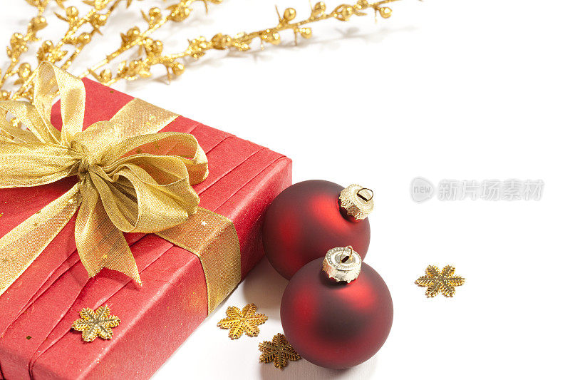 礼物盒和圣诞装饰品