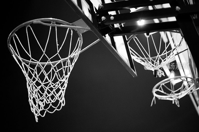 篮球篮，篮球网，晚上