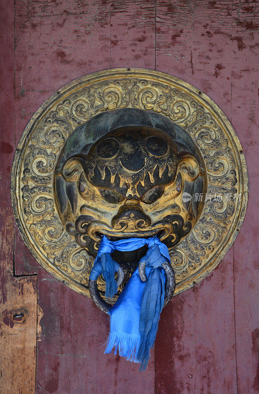 佛寺的狮子形门把手