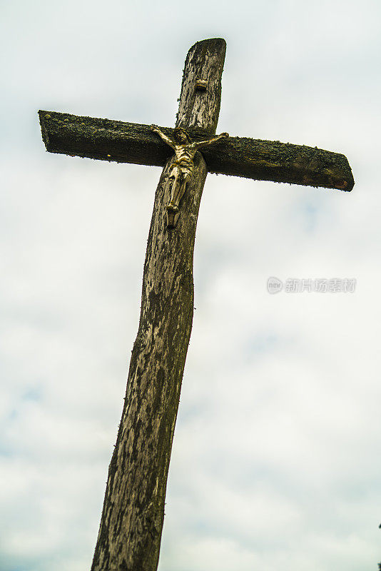 白俄罗斯，东欧，大教堂旁的天主教十字架