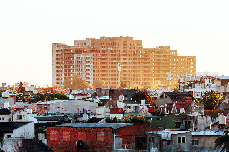 阿根廷布宜诺斯艾利斯一座在建的医院大楼被遗弃