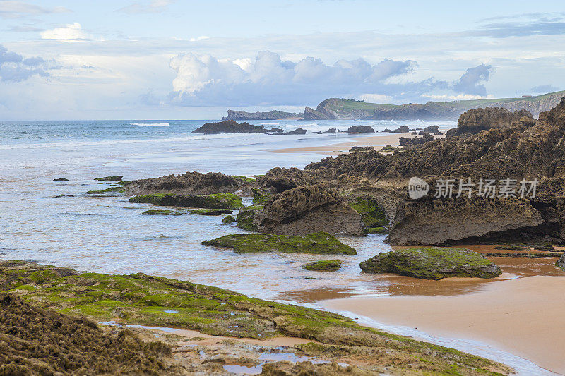 西班牙坎塔布里亚的卡纳拉韦海滩