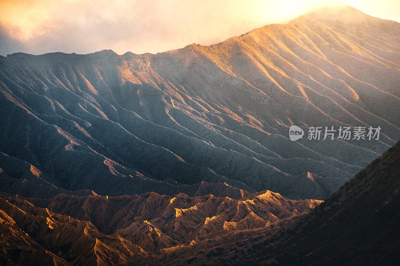 印度尼西亚，东爪哇岛，火山上的日落