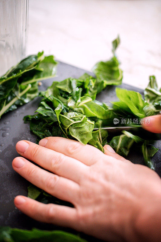 曼戈尔德叶子(甜菜)准备烹饪，特写