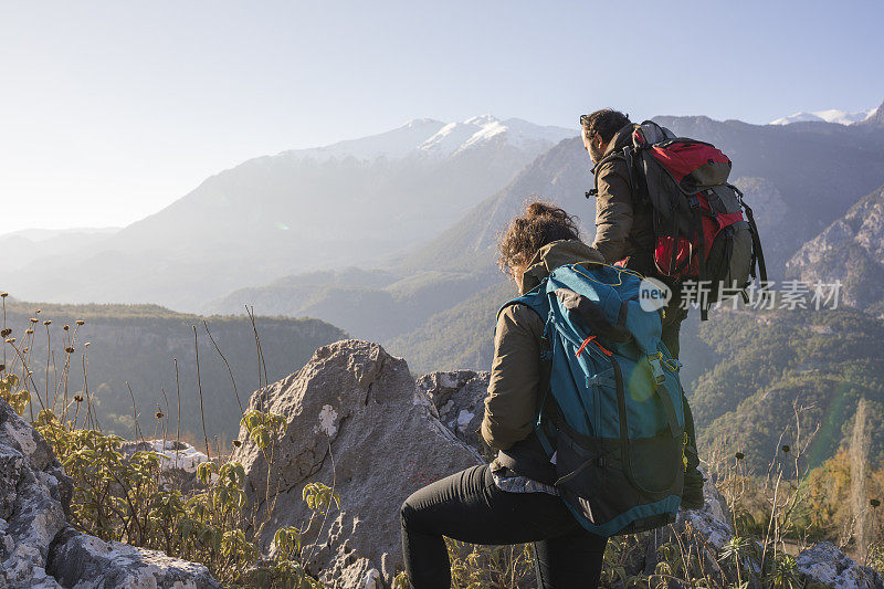 徒步穿越高山试验