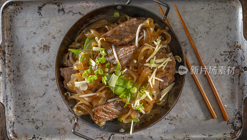 亚洲酱油牛肉面条