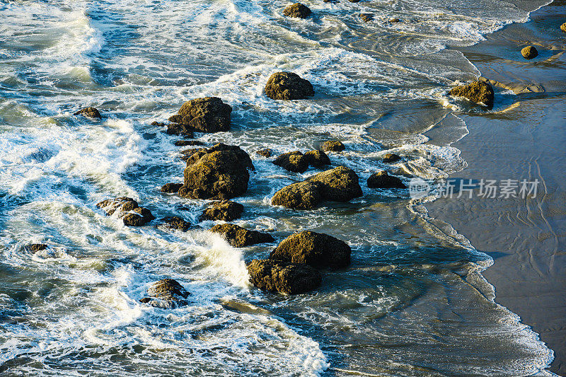 美国西北太平洋俄勒冈海岸的岩石海滩