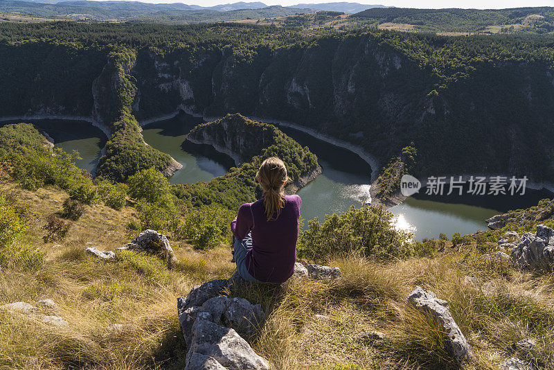 乌瓦茨河峡谷的女人