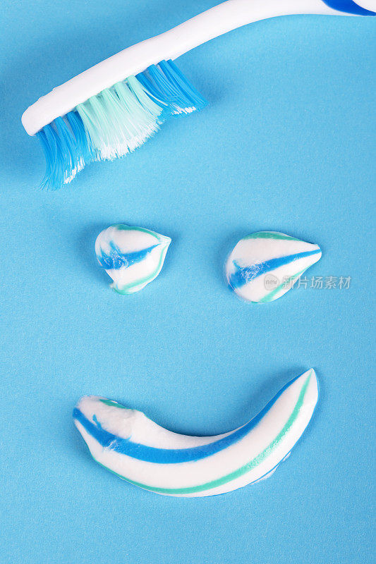 牙刷和微笑由牙膏制成