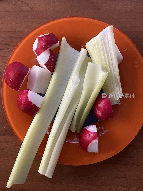 健康零食:萝卜、芹菜